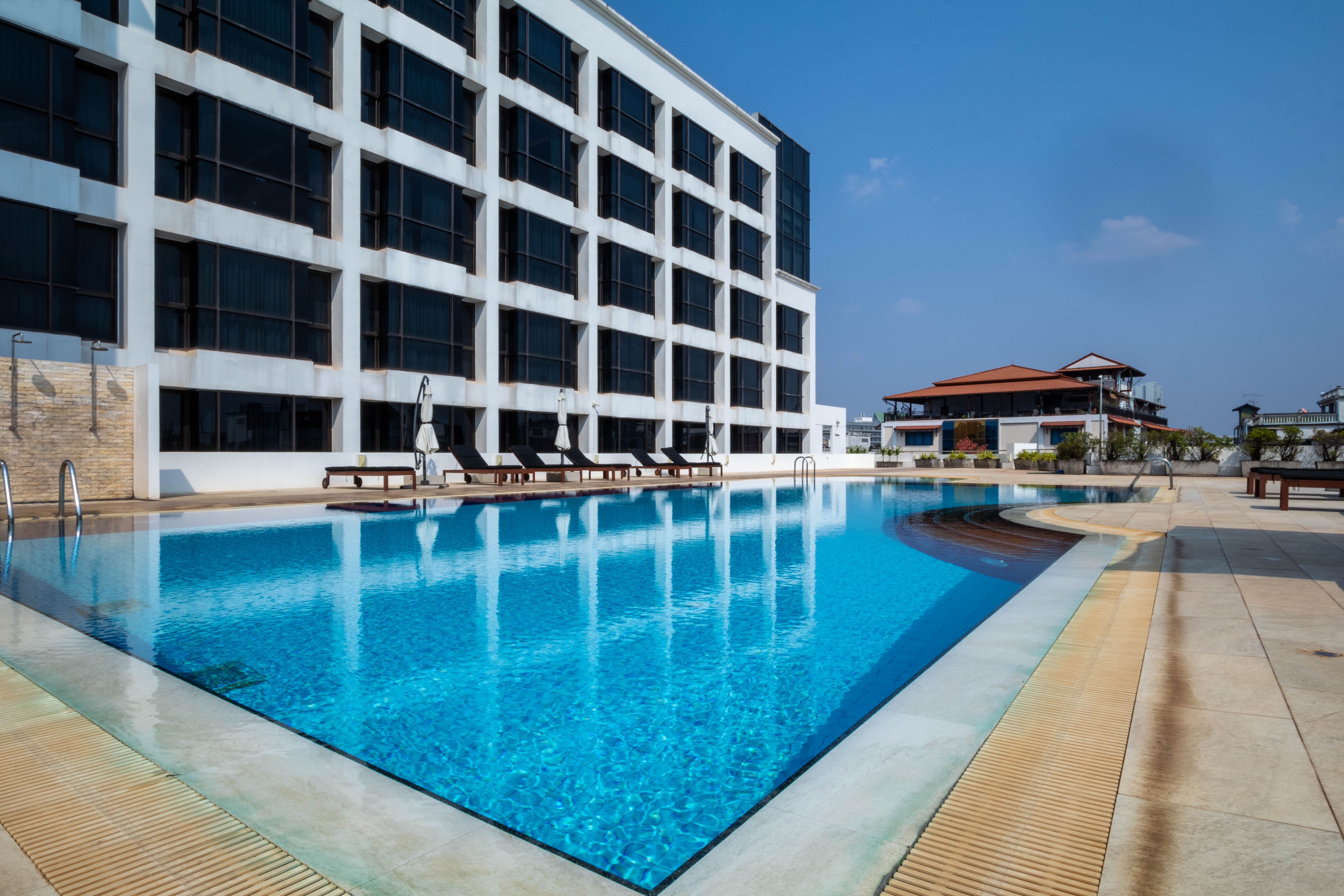 Swimming Pool | Lao Plaza Hotel
